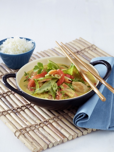 Asiatischer Hähnchen-Gemüse-Wok in Curry-Sauce