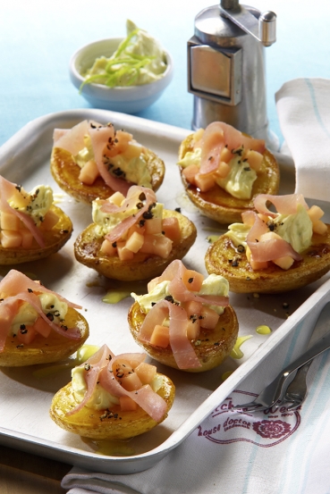 Backkartoffeln mit Papaya und Schinken