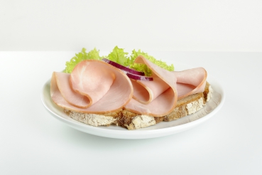 Bauernbrot mit Paprika-Rama und Putenbrust