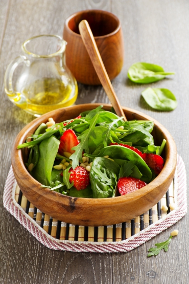 Blattsalat mit Erdbeeren