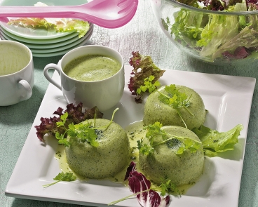 Brokkoli-Quark-Mousse auf Blattsalat