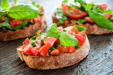 Bruschetta mit Basilikum-Lätta