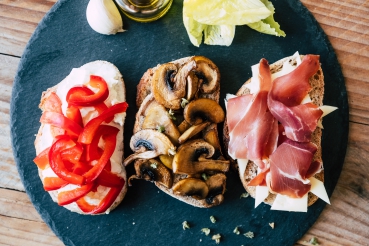 Bruschetta mit Pilzen und Paprika