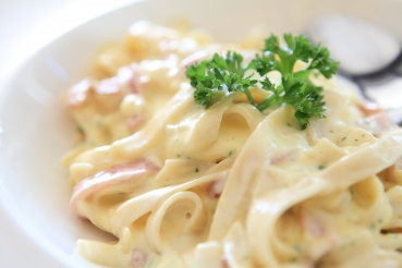 Bunte Tagliatelle alla Carbonara