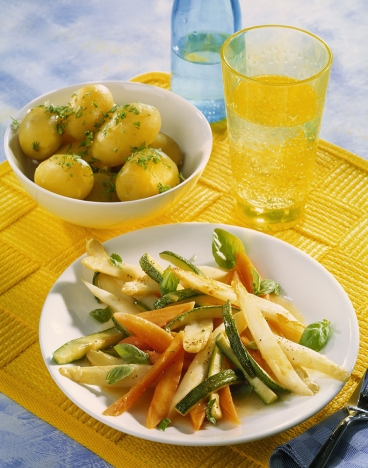 Buntes Spargelgemüse mit Kartoffeln