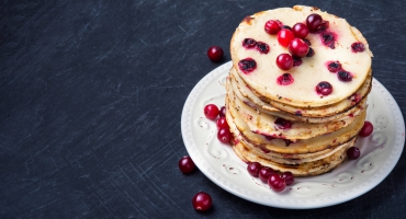 Cranberry-Pancakes mit Orangenhonig