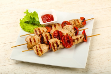 Hähnchen-Spieße mit Tomaten