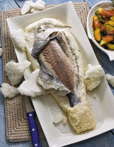Dorade in der Salzkruste mit Ratatouille
