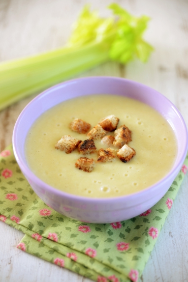 Erbsensuppe mit Staudensellerie