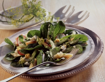 Feldsalat mit geräuchertem Forellenfilet