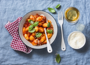 Feurige Gnocchi mit Salami