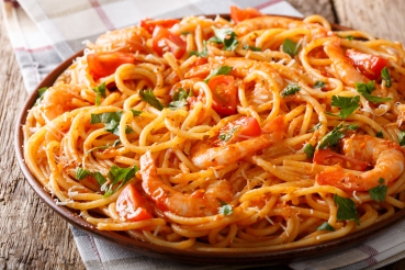 Feurige Tomatennudeln
