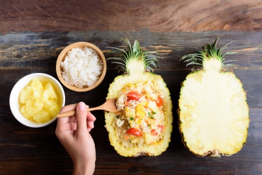 Gebratener Reis in Ananas