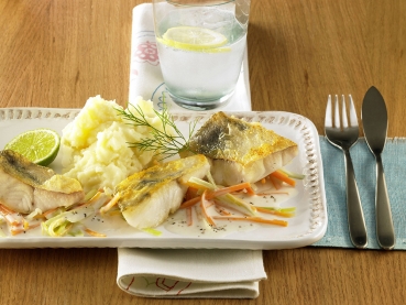 Gebratenes Fischfilet mit feiner Gemüse-Sauce
