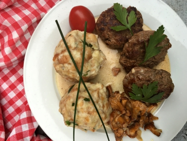 Geflügelfrikadellen mit süßer Senfsauce