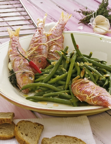 Gegrillte Rotbarben mit scharfen Bohnen