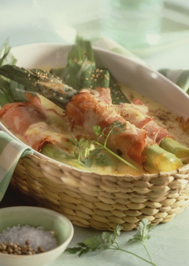 Gratinierter Porree mit Kräutersauce