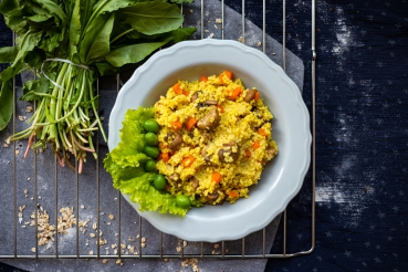 Hirsegericht mit Champignons und Tomaten
