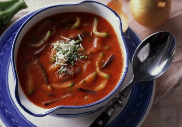 Italienische Gemüsesuppe mit Käse