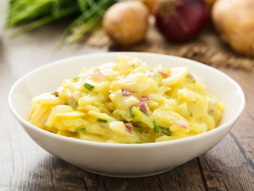 Warmer Kartoffelsalat mit Kohlrabibrot