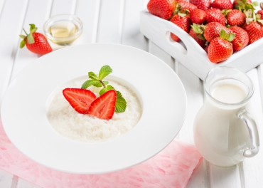 Joghurt-Milchreis mit Erdbeeren