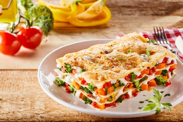 Gemüselasagne mit Endiviensalat
