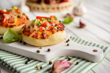 Kleine Zwiebelpizzen