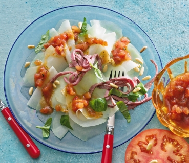 Kohlrabi-Carpaccio mit Tomatendressing