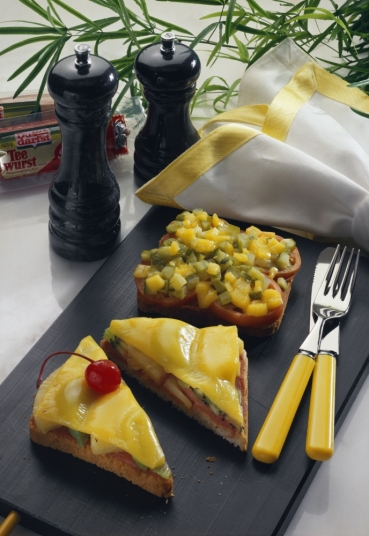 Kräftiger Toast mit Landleberwurst und Gurken