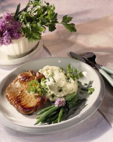 Kräuter-Kartoffelpüree zu Schweinekotelett