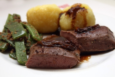 Lamm mit Knödeln à la genovese