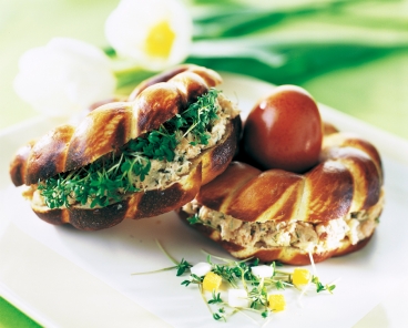 Laugennester mit Lachsrillette