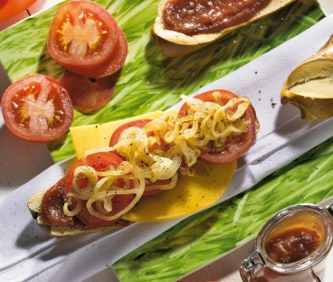 Laugenstangen mit Käse und Zwiebeln
