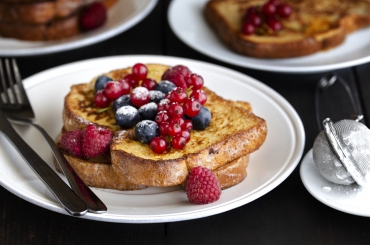 Luftiger Brombeer-Mandel-Vanille-Toast
