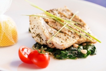 Mariniertes Kabeljaufilet in Folie