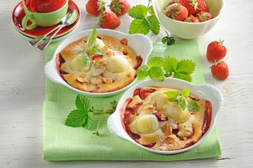 Miniknödel-Gratin mit Erdbeeren