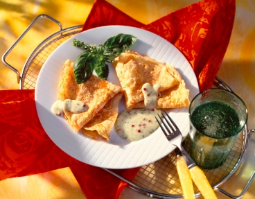 Möhren-Crêpes mit Kräuter-Pfeffer-Sauce