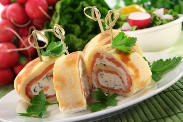 Pfannkuchenrouladen mit Räucherlachs