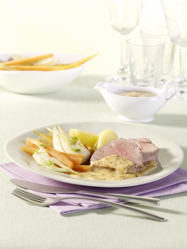 Pochiertes Rinderfilet mit Zitronen-Senf-Sauce