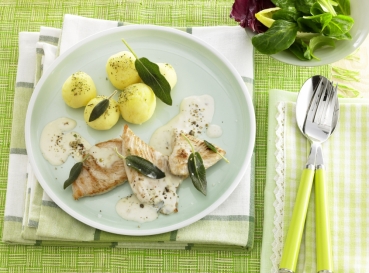 Putenschnitzelchen in Salbeisoße