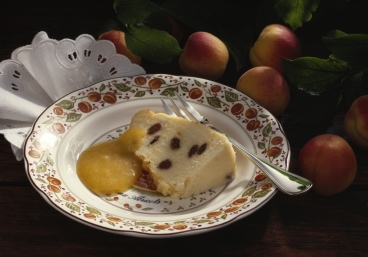 Quarkpudding mit Aprikosensauce
