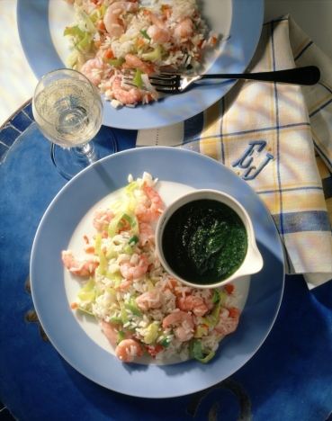 Reissalat mit Krabben und Mandelpesto