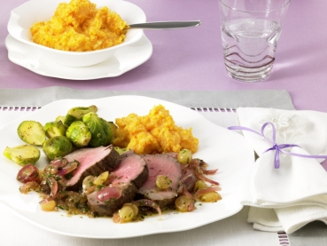 Rinderfilet mit Traubensauce und Rosenkohl