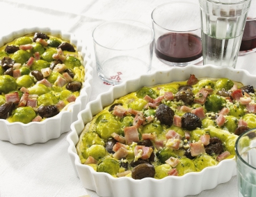 Rosenkohltarte mit Maronen und Schinken