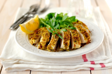 Gegrilltes Hähnchenfilet auf scharfem Bohnengemüse