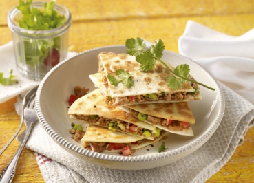 Mit Putenhack gefüllte Tortilla-Pizza