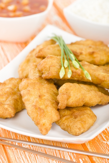 Parmesan-Hähnchensticks mit Ananas-Salsa