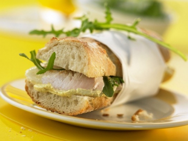 Baguette mit Putenschnitzel und Banane
