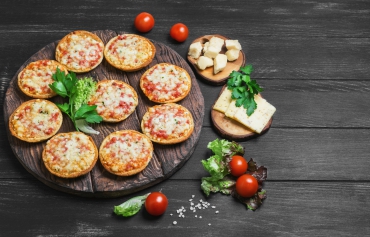 Mini-Pizzen mit Putenwürfeln