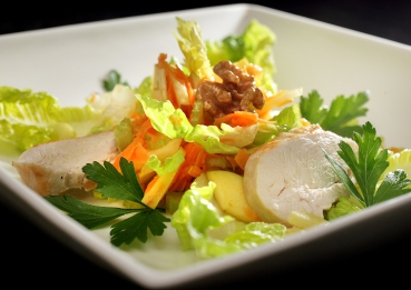 Glasierte Putenbrust mit fruchtigem Chinakohlsalat
